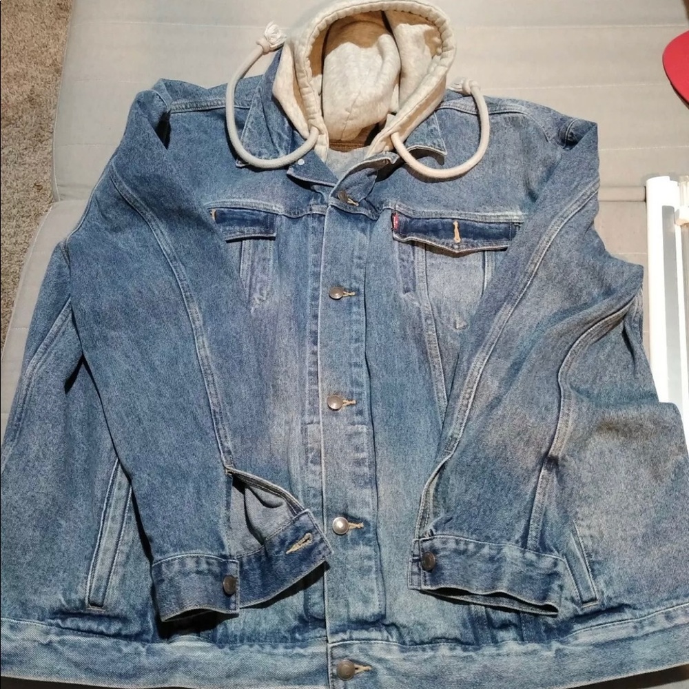 Vetements x levi’s